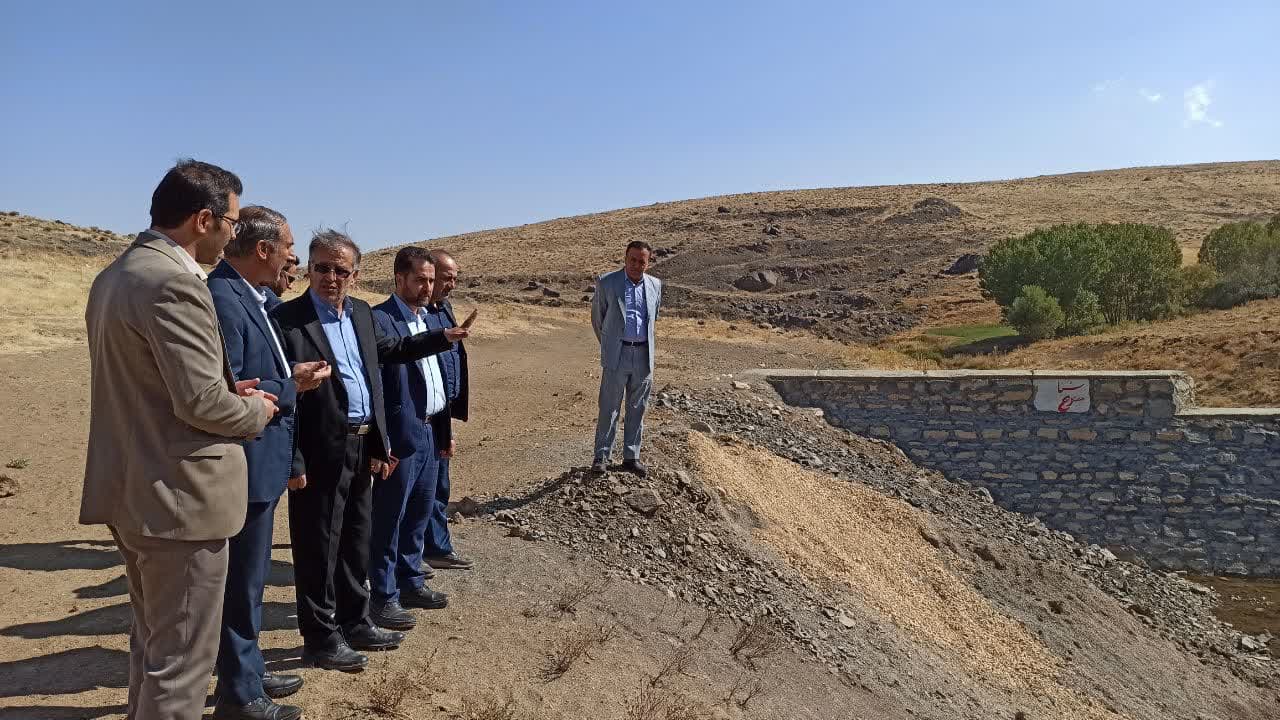 افتتاح دو پروژه بند آبخیزداری در مراتع سنگ سفید شهرستان بهار