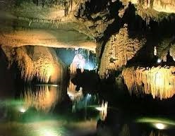 طبیعت گردی و تماشای بزرگترین غار آبی جهان در نوروز