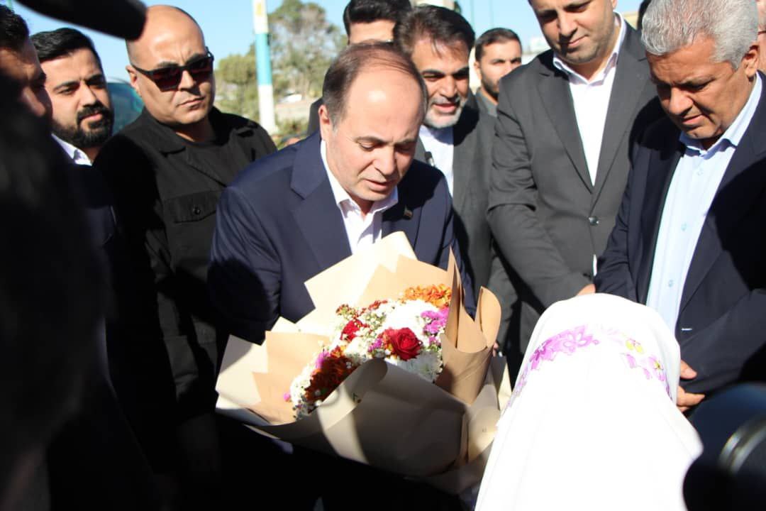 بازدید وزیر جهاد کشاورزی از مزرعه زعفران؛ گامی برای توسعه و الگوی کشت در بهار و کبودراهنگ