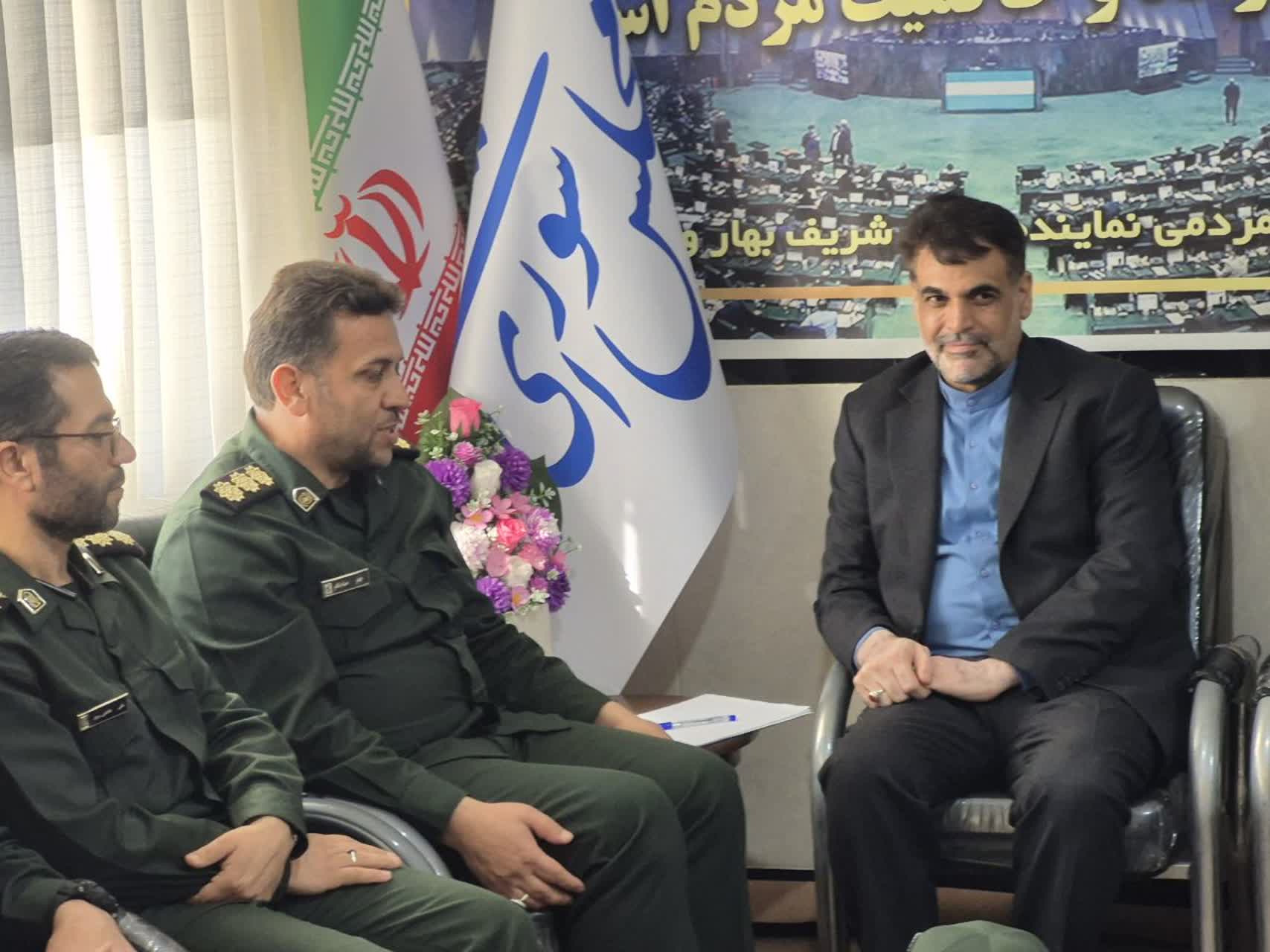 فرمانده سپاه بهار با حضور در دفتر دکتر توسلی این روز را تبریک گفت