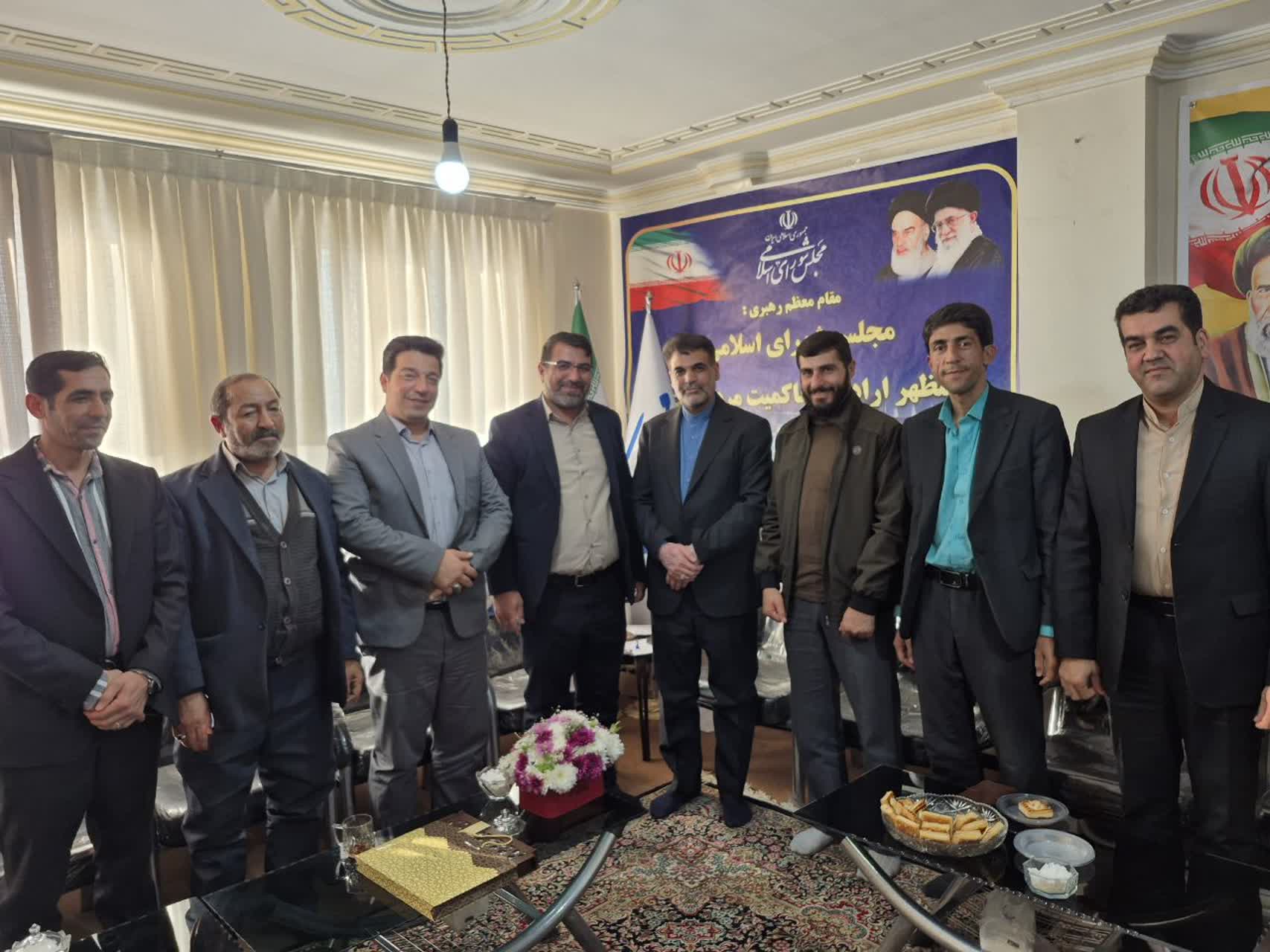 شورای شهر و شهردار مهاجران با نماینده مردم بهار و کبودراهنگ دیدار کردند