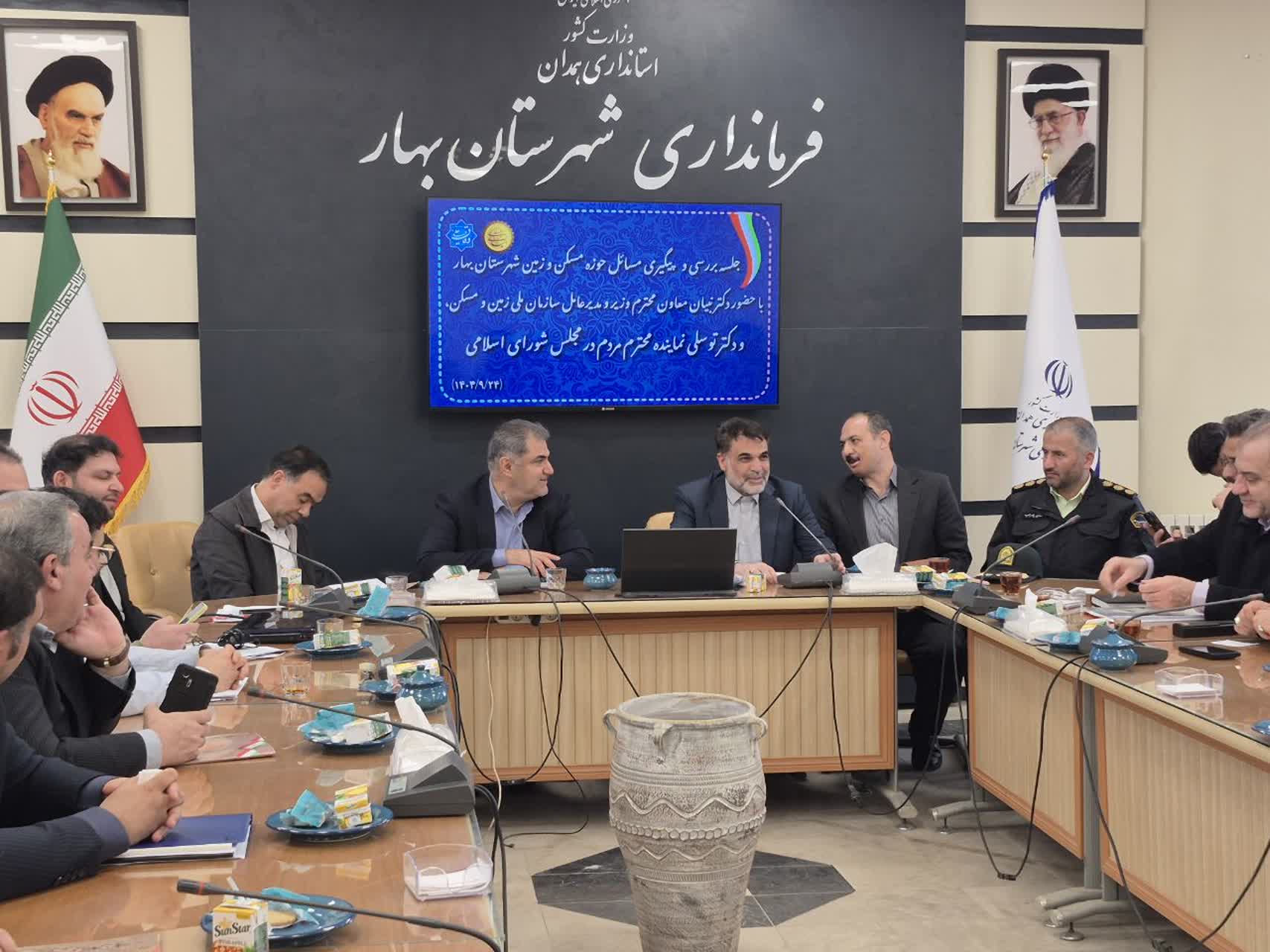 بررسی مسائل حوزه مسکن و شهرسازی با حضور معاون وزیر راه و شهرسازی در شهرستان بهار