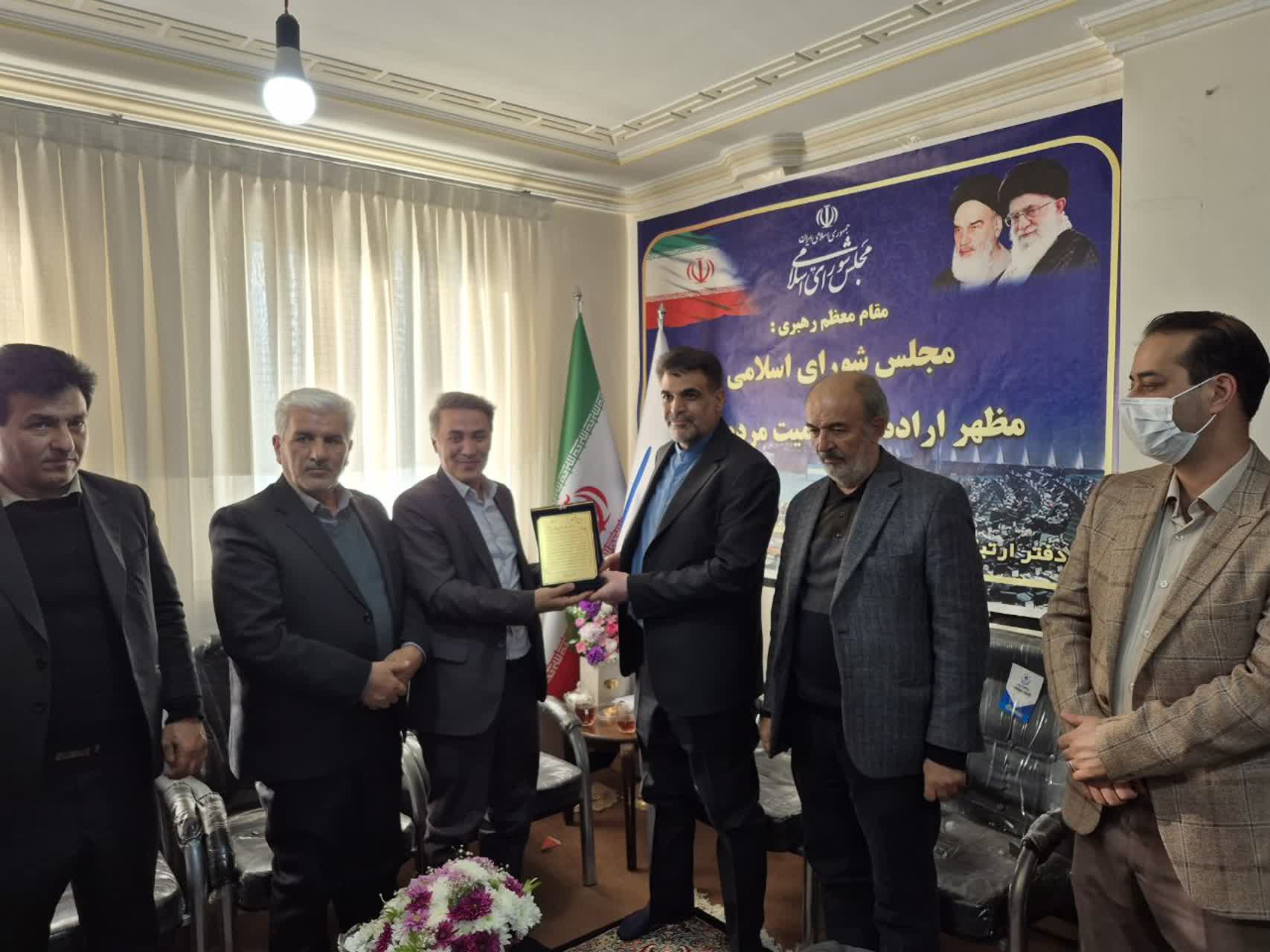 دیدار بخشدار،شهردار،دهیاران و شوراهای بخش صالح آباد با دکتر توسلی همزمان با گرامیداشت روز مجلس