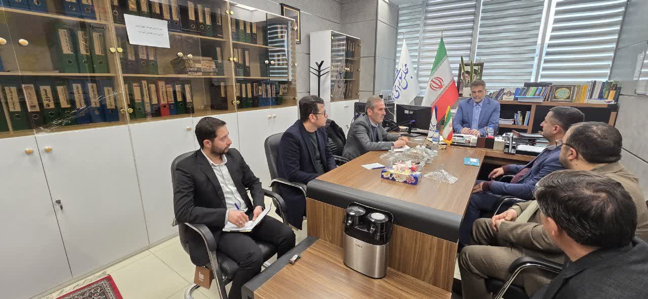 بررسی مسائل و مشکلات شرکت تعاونی هنرمندان سفال و سرامیک لالجین با حضور دکتر توسلی و معاون وزیر صمت