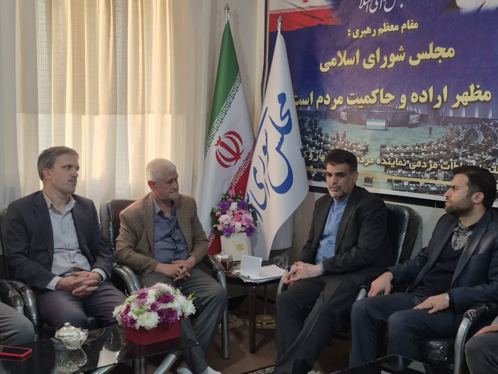 شهردار و شورای اسلامی لالجین با دکتر توسلی دیدار کردند