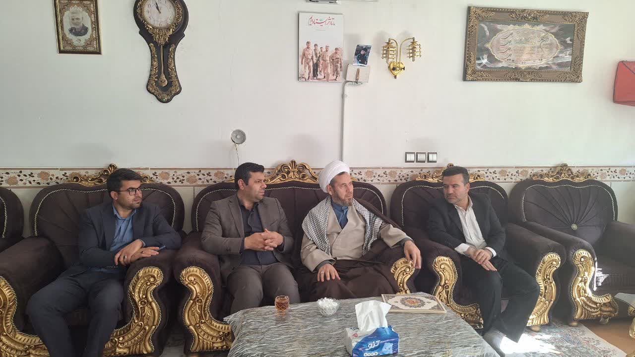 دیدار مسئولان شهرستان کبودراهنگ با جانبازان سرافراز در قالب طرح «علمداران حماسه»