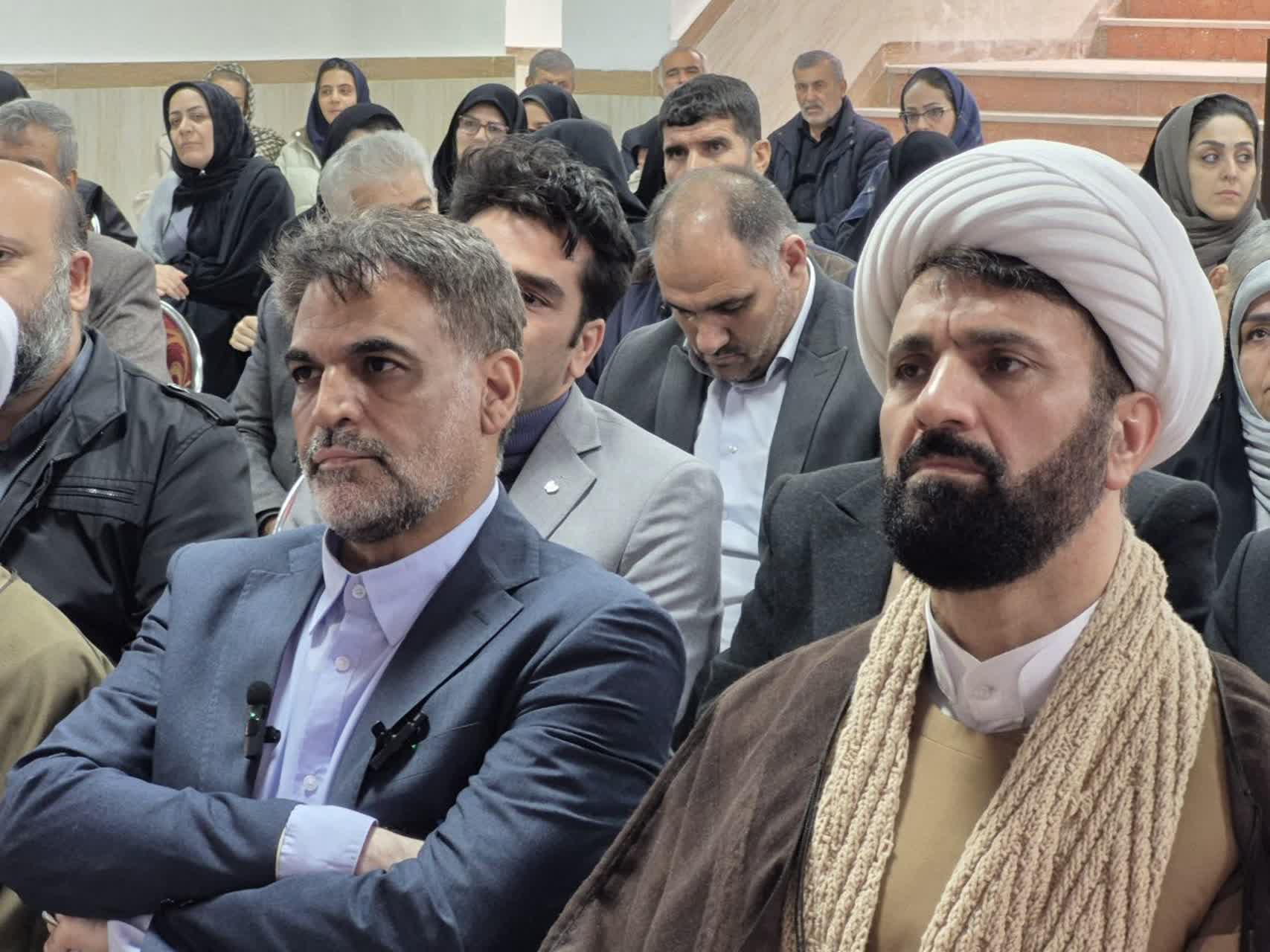 به برکت انقلاب اسلامی آموزشگاه ۱۲ کلاسه در بهار به بهرهبرداری رسید