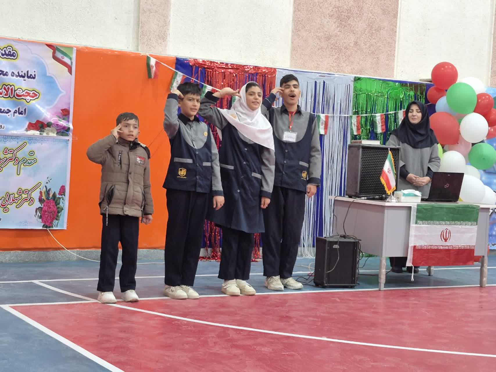 سالن ورزشی مدرسه ۱۴ معصوم(ع) لالجین به بهره‌برداری رسید