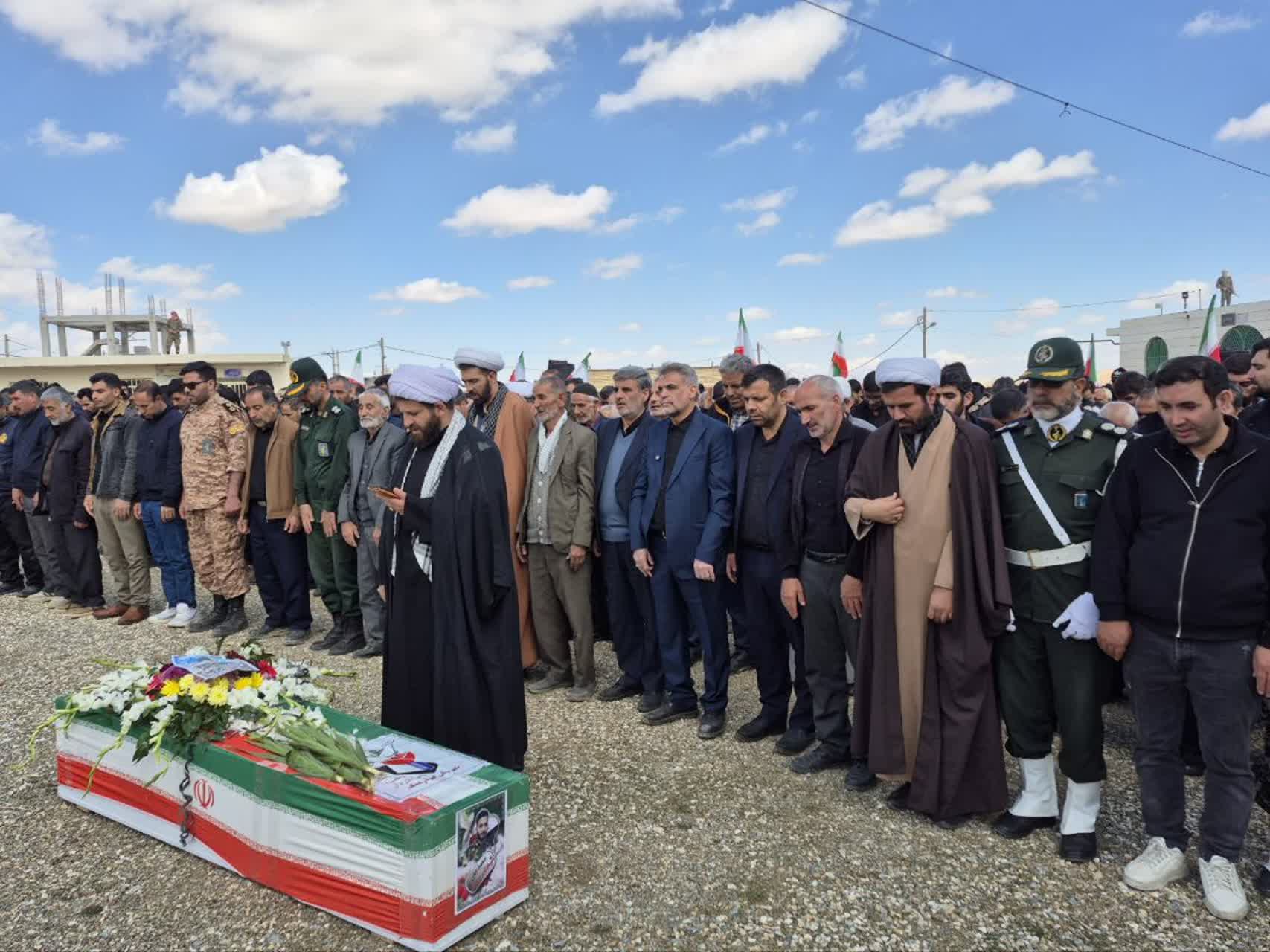 تشیع پیکر مطهر شهید مدافع وطن سرباز انقلاب،حامد زیوری با حضور با شکوه مردم 