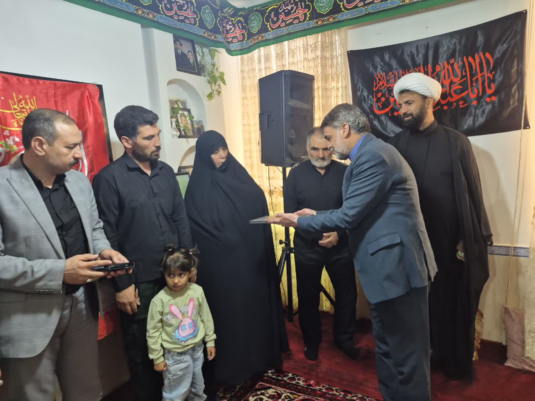 تجلیل از صبر و استقامت خانواده معظم شهید امیرحسین صفادوست/فرزندان این سرزمین با ایمان و غیرت از ایران دفاع می‌کنند