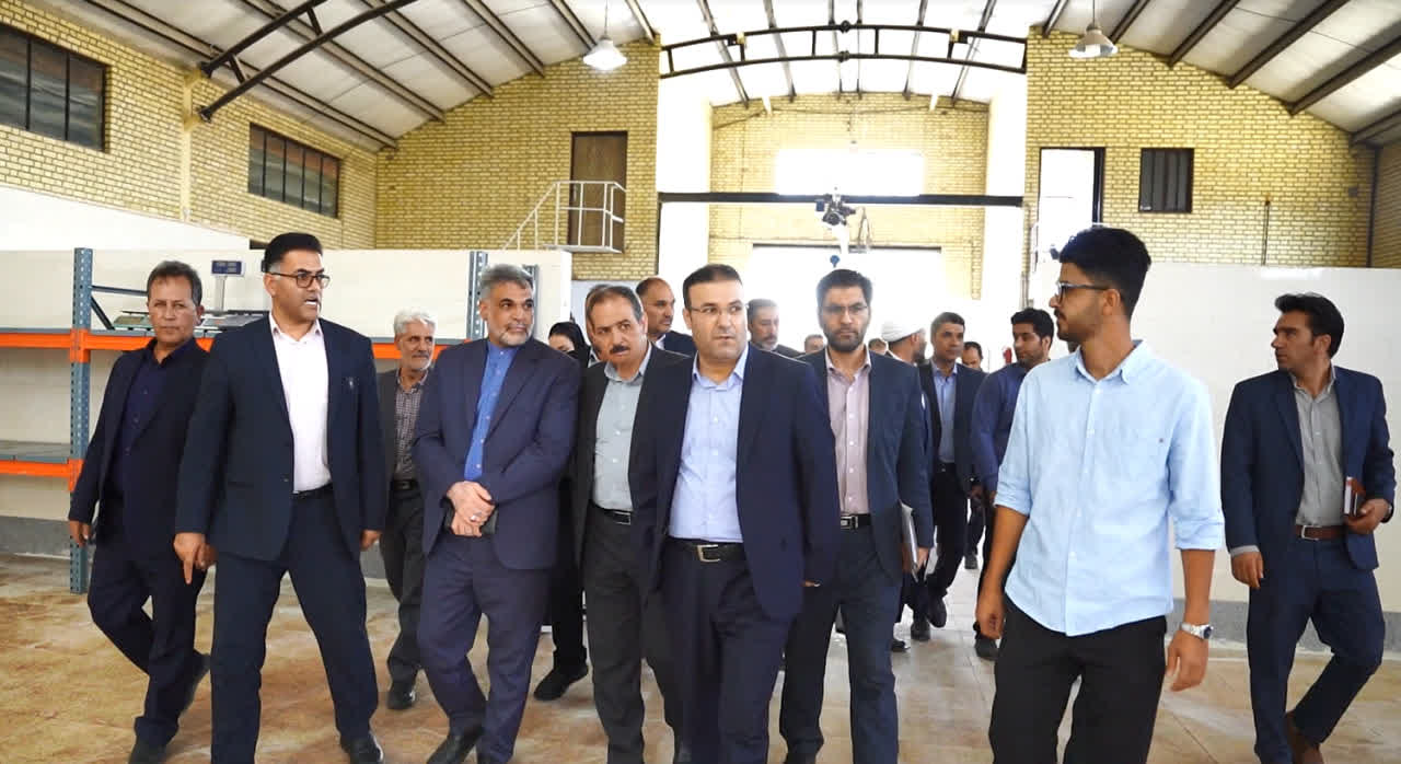 بازدید دکتر توسلی از طرح تولید و بستهبندی پودر نوشیدنی در شهرک صنعتی