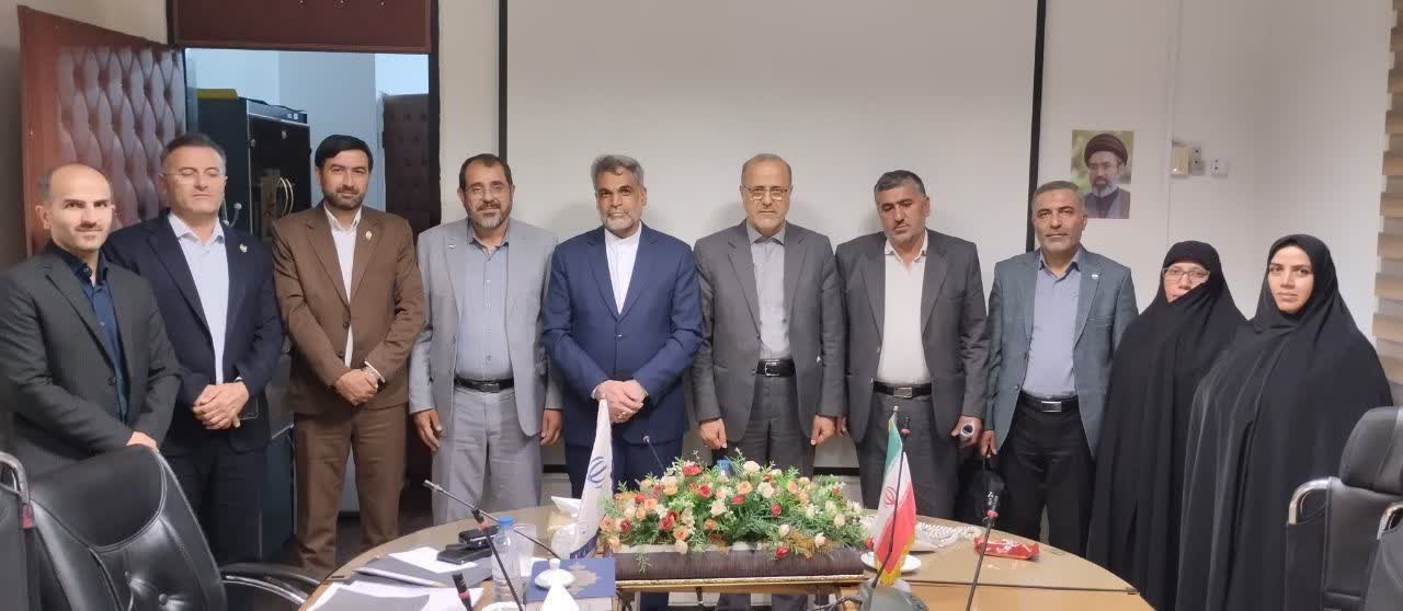 پیگیری پروژههای آموزشی بهار و کبودراهنگ با حضور معاونان وزارت آموزشوپرورش/ اولویتدار شدن پروژههای زیرساختی آموزشی در جلسه ۳ ساعته دکتر توسلی