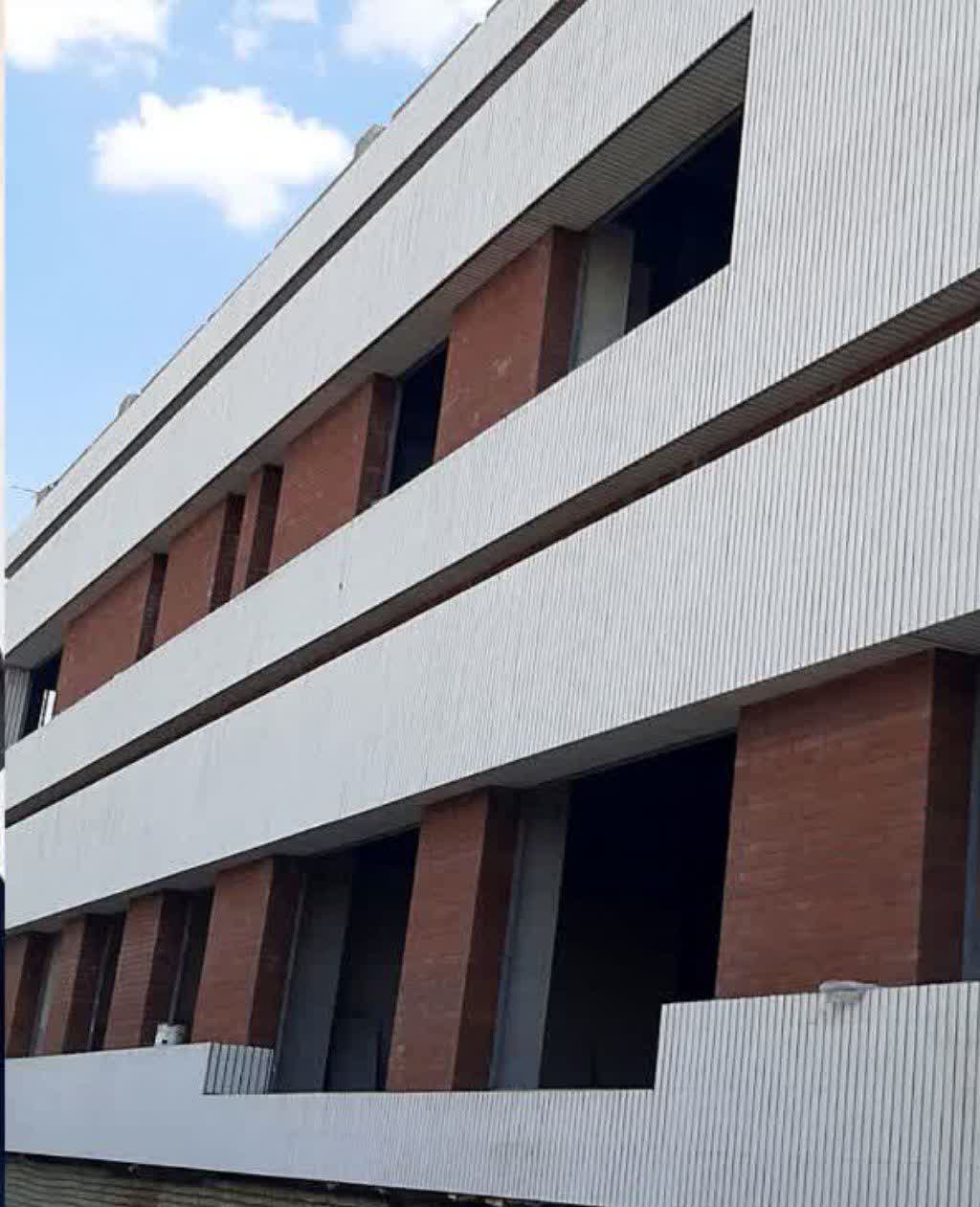 بازدید دکتر توسلی از روند ساخت درمانگاه  تأمین اجتماعی شهرستان کبودراهنگ؛ تأکید بر تسریع در تکمیل و ارتقای کیفیت اجرای پروژه